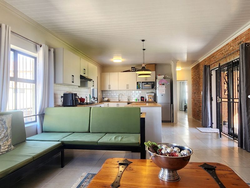 Low-Maintenance Facebrick Home in Oceanview Heights - Photo 2