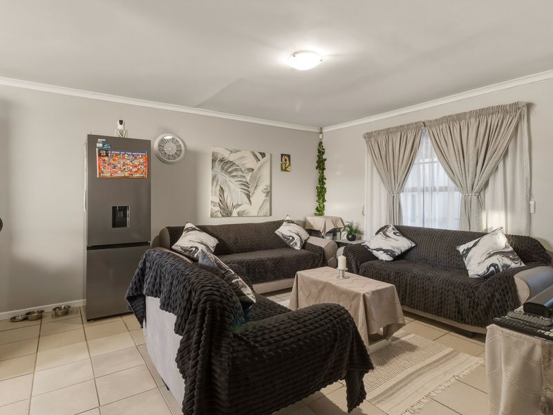 Contemporary Estate, Investment - Photo 10