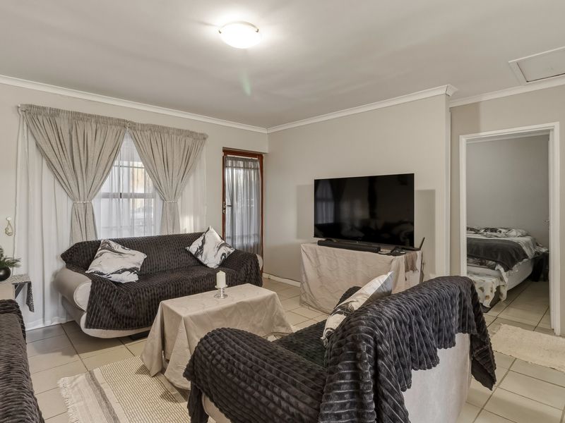 Contemporary Estate, Investment - Photo 8