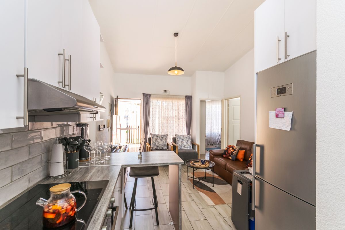 Modern & Extremely Neat 3-Bedroom Townhouse for Sale in Florida, Roodepoort - Photo 2