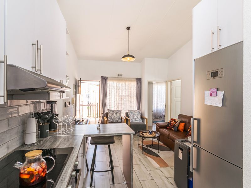 Modern & Extremely Neat 3-Bedroom Townhouse for Sale in Florida, Roodepoort - Photo 2