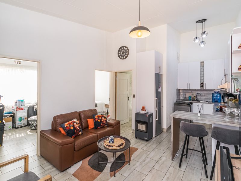 Modern & Extremely Neat 3-Bedroom Townhouse for Sale in Florida, Roodepoort - Photo 6