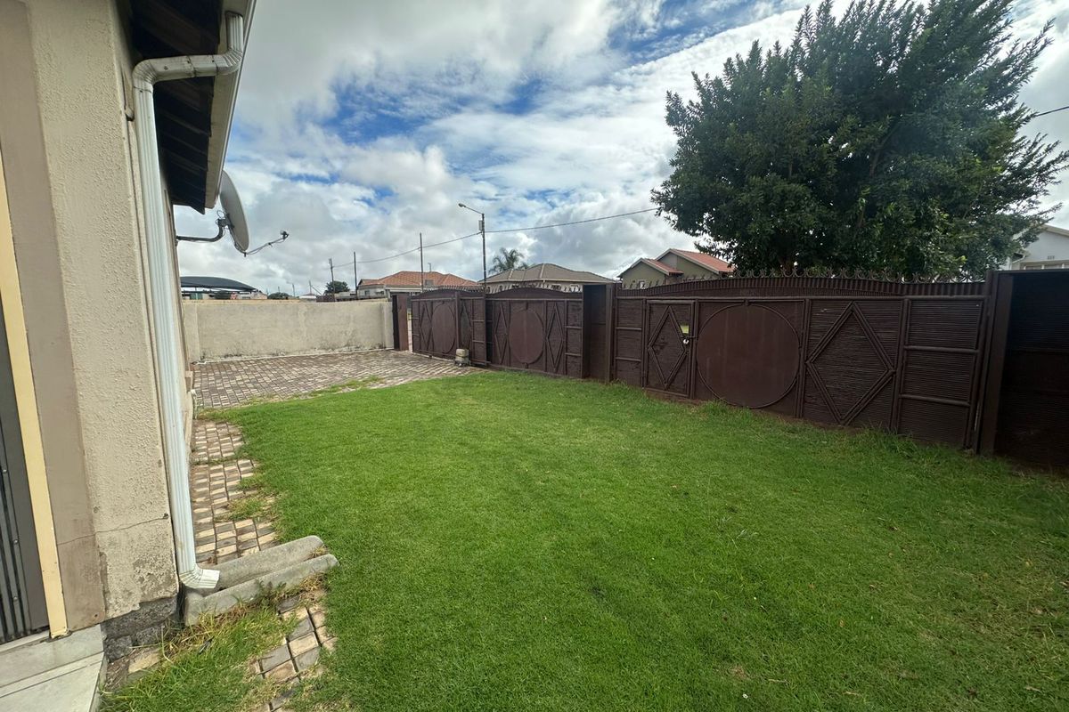 A neat 3 bedroom house ! - Photo 3