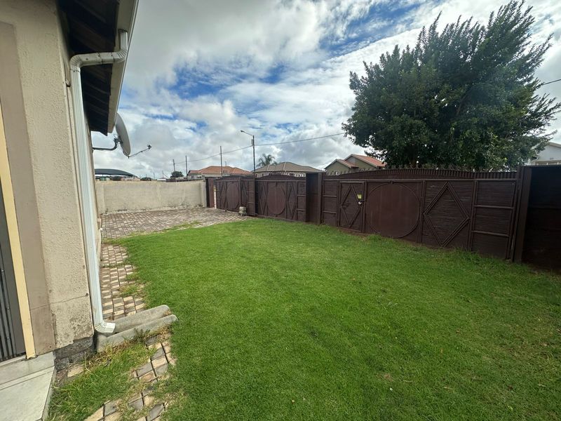 A neat 3 bedroom house ! - Photo 3