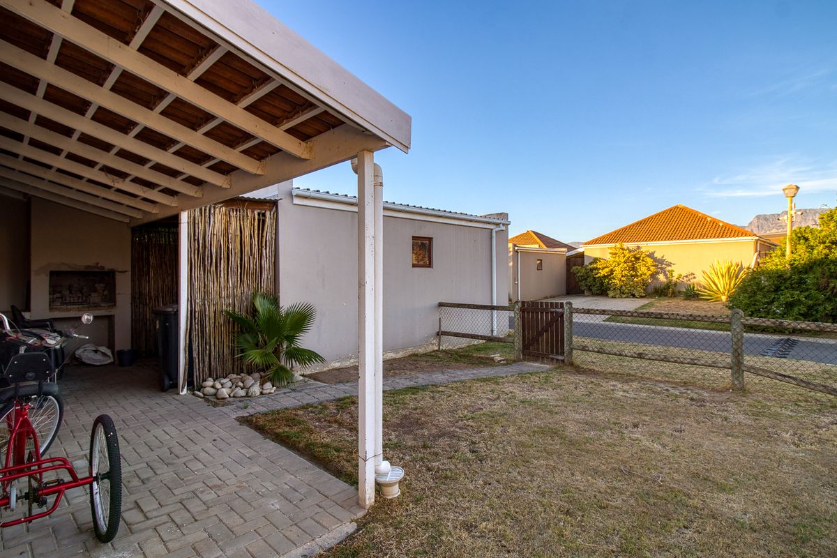 Investor-Friendly Home - Photo 2