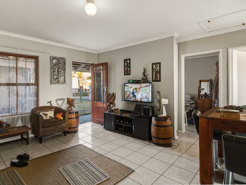 Investor-Friendly Home - Photo 9