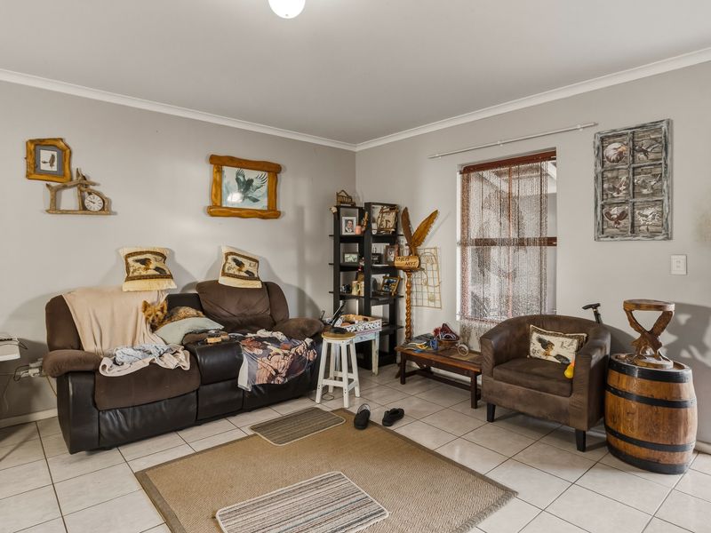 Investor-Friendly Home - Photo 8