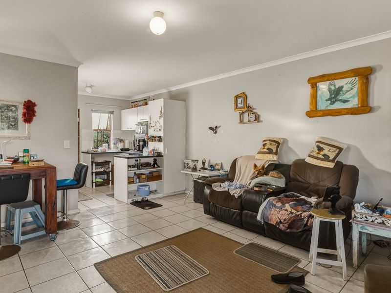 Investor-Friendly Home - Photo 7