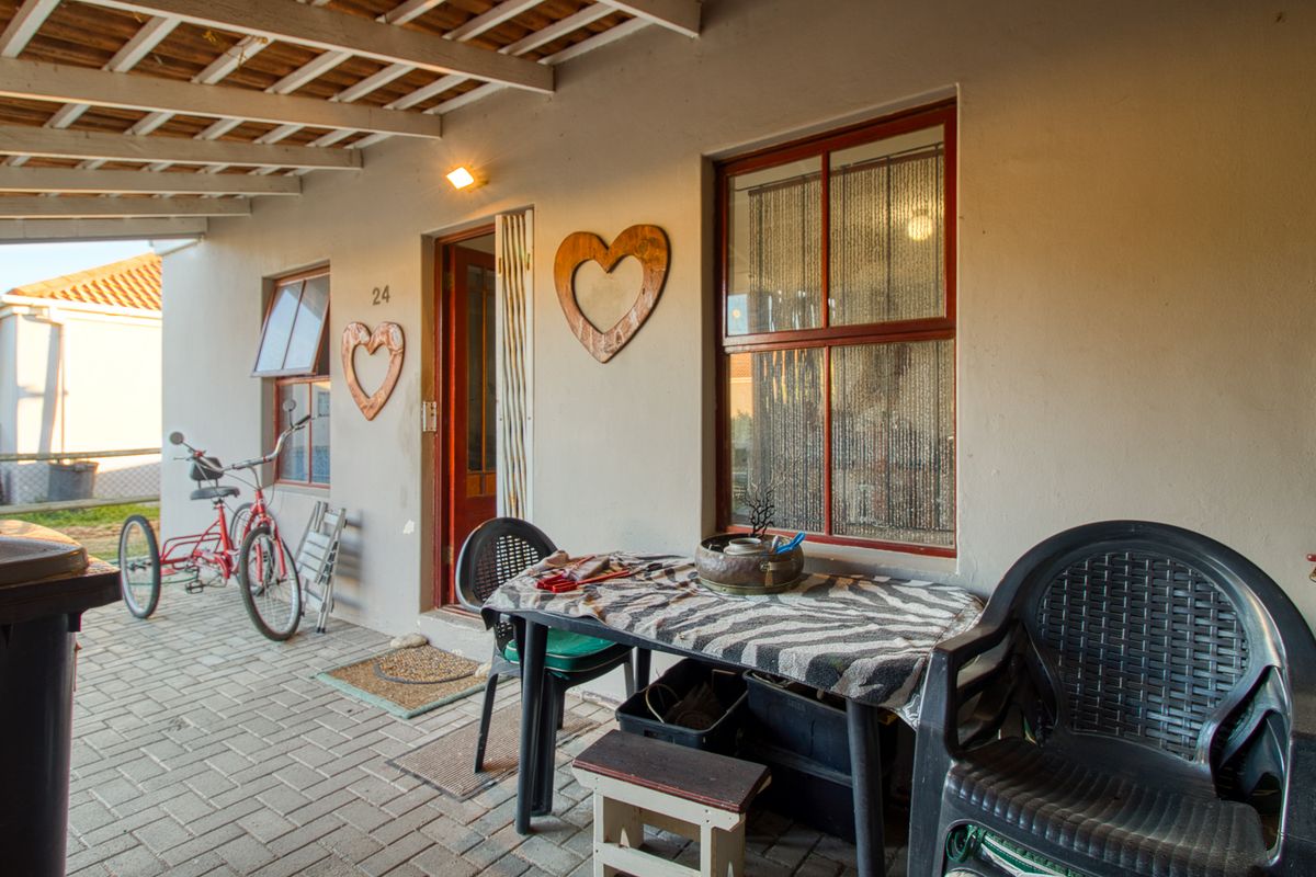 Investor-Friendly Home - Photo 5