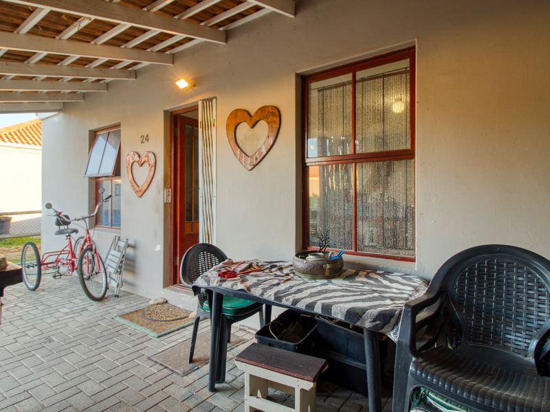 Investor-Friendly Home - Photo 5