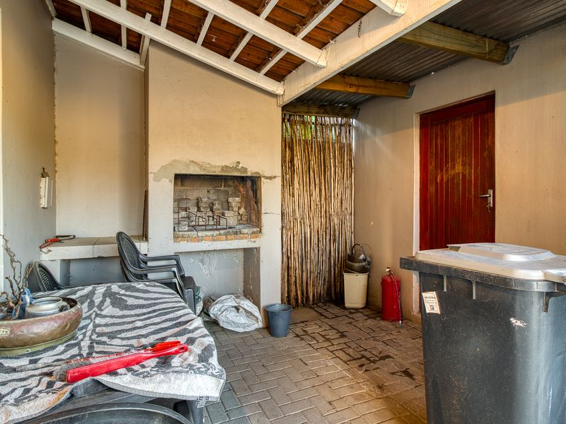 Investor-Friendly Home - Photo 6