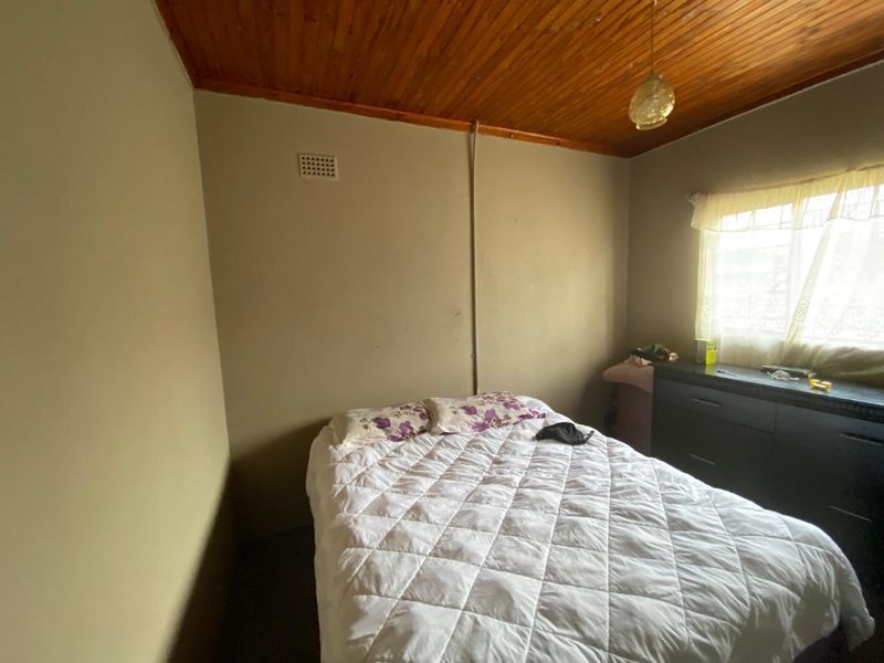 Stunning 4-bedroom house for sale in Vanderbijlpark CW 5, perfect for family living and entertainin - Photo 7