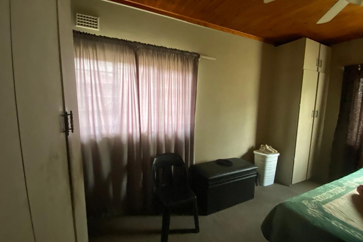 Stunning 4-bedroom house for sale in Vanderbijlpark CW 5, perfect for family living and entertainin - Photo 4