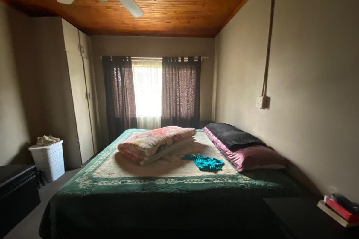 Stunning 4-bedroom house for sale in Vanderbijlpark CW 5, perfect for family living and entertainin - Photo 5