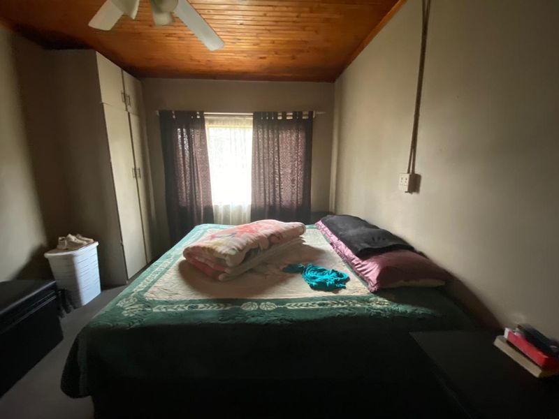 Stunning 4-bedroom house for sale in Vanderbijlpark CW 5, perfect for family living and entertainin - Photo 5