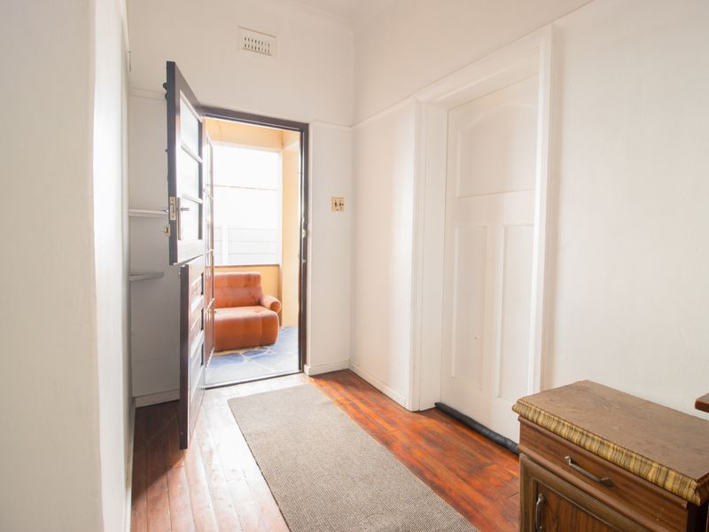 A three bedroom home with 2 granny flats. - Photo 3