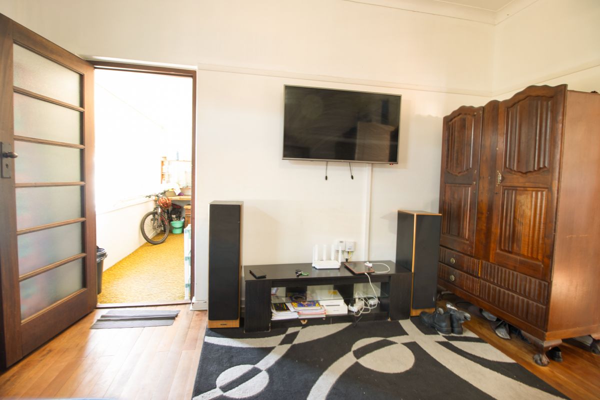 A three bedroom home with 2 granny flats. - Photo 5