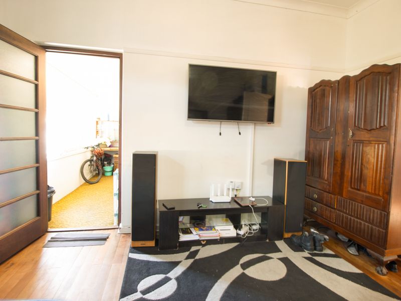 A three bedroom home with 2 granny flats. - Photo 5