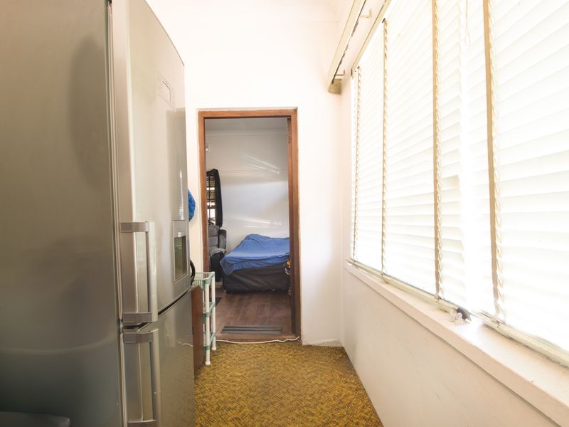 A three bedroom home with 2 granny flats. - Photo 7