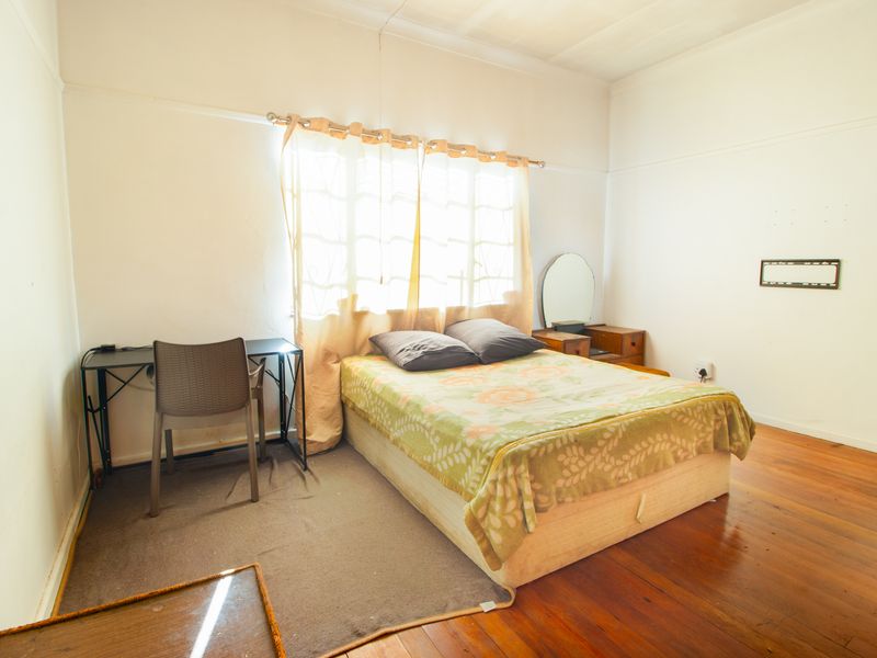 A three bedroom home with 2 granny flats. - Photo 8