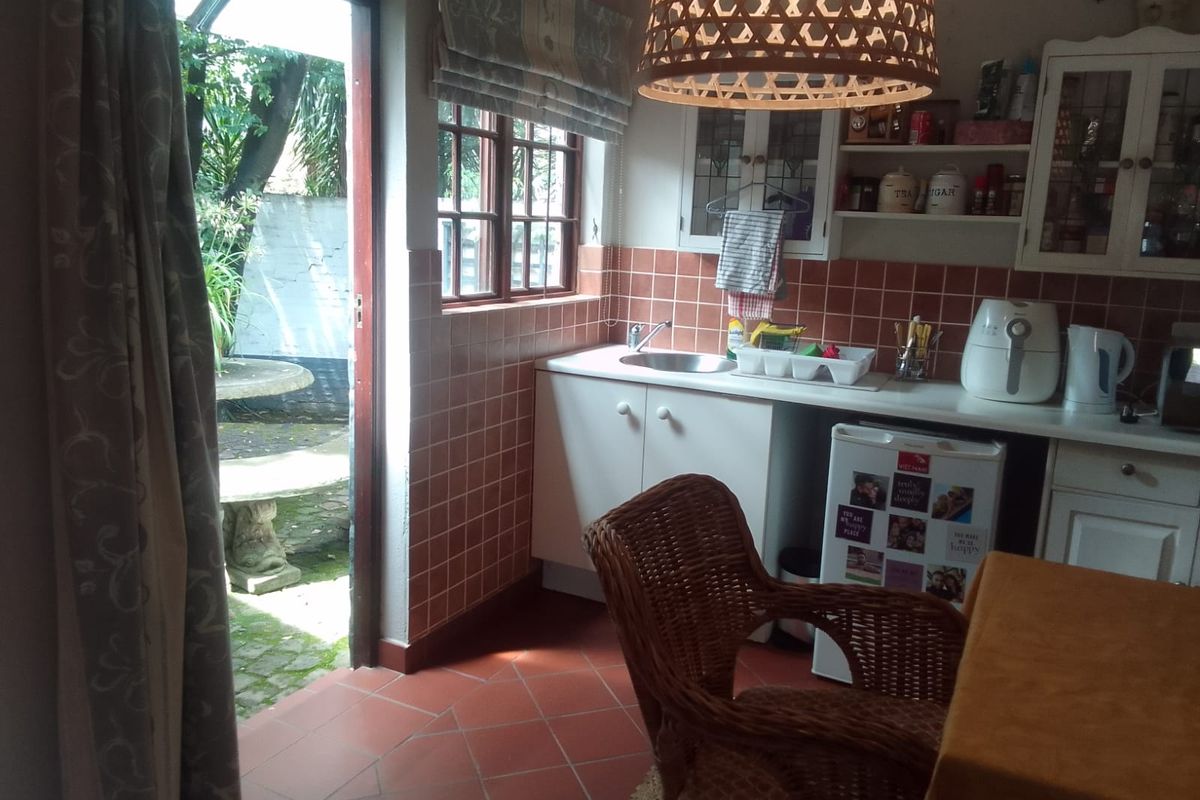 Beautiful, fully furnished flat on a stunning property. - Photo 2