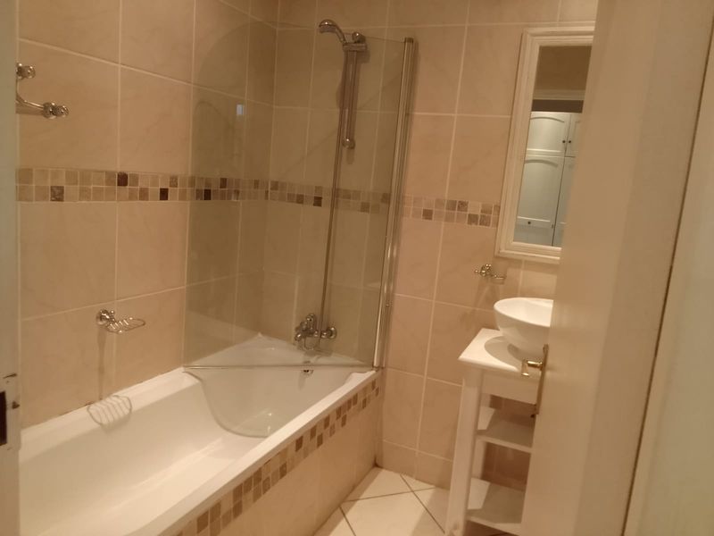 Beautiful, fully furnished flat on a stunning property. - Photo 7