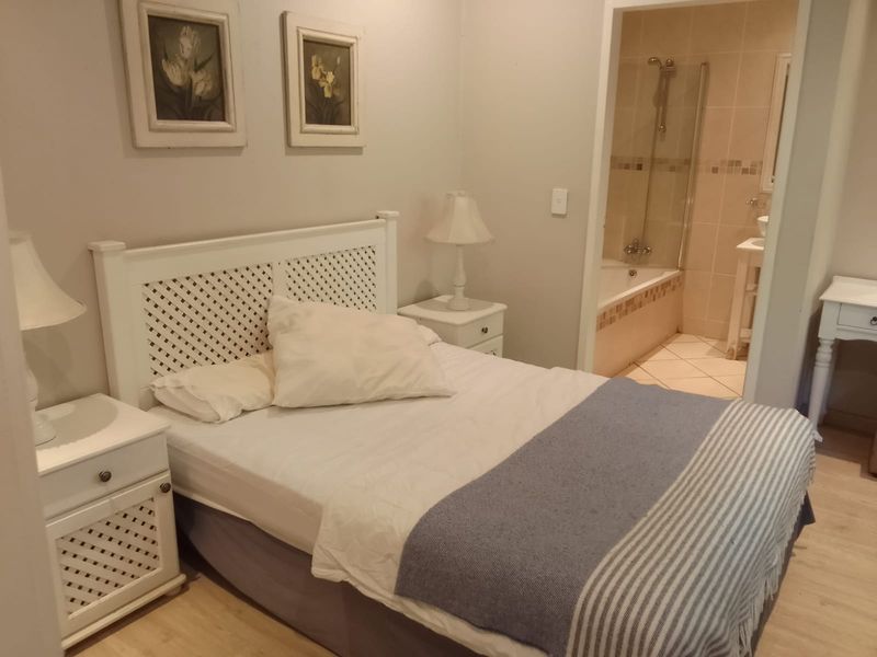 Beautiful, fully furnished flat on a stunning property. - Photo 4