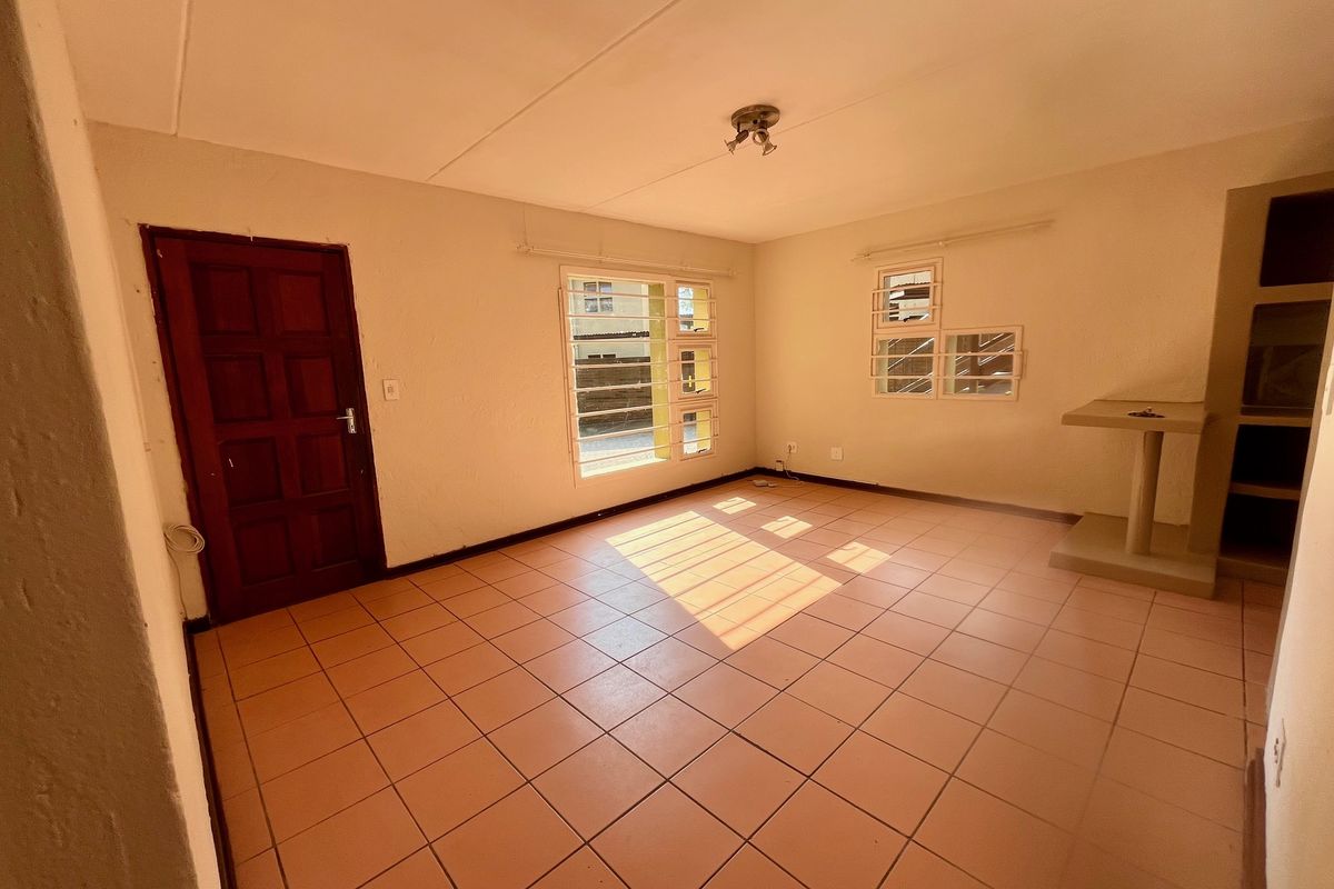 2 Bedroom Ground Floor Apartment to Let in West Acres - Photo 5