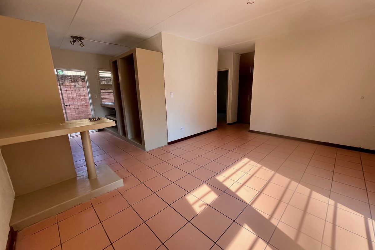2 Bedroom Ground Floor Apartment to Let in West Acres - Photo 3