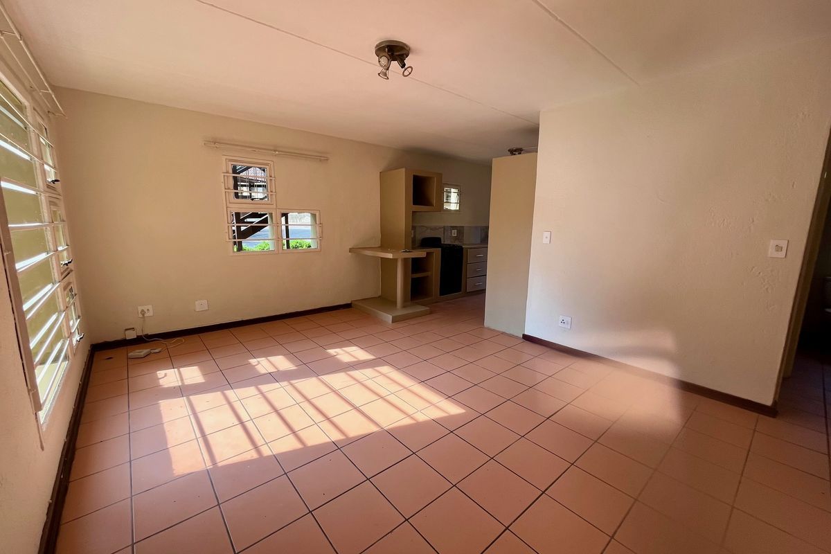 2 Bedroom Ground Floor Apartment to Let in West Acres - Photo 4
