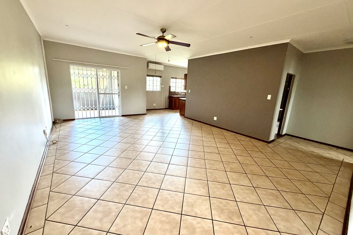 3 Bedroom Upstairs Apartment For Sale in Louis Trichardt - Photo 2