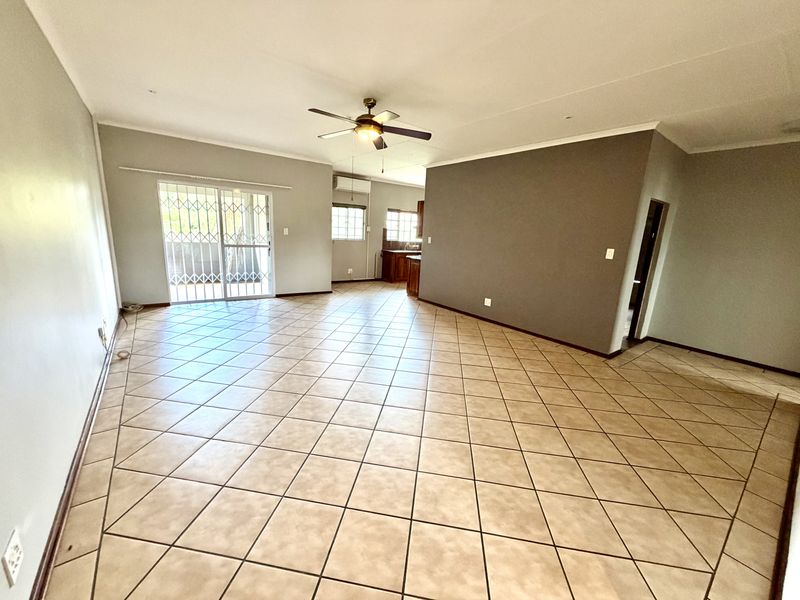 3 Bedroom Upstairs Apartment For Sale in Louis Trichardt - Photo 2