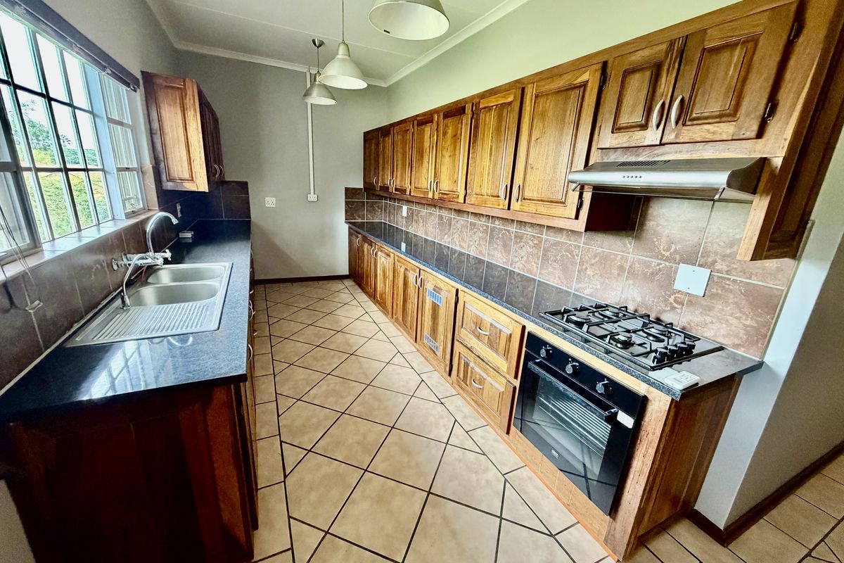3 Bedroom Upstairs Apartment For Sale in Louis Trichardt - Photo 3