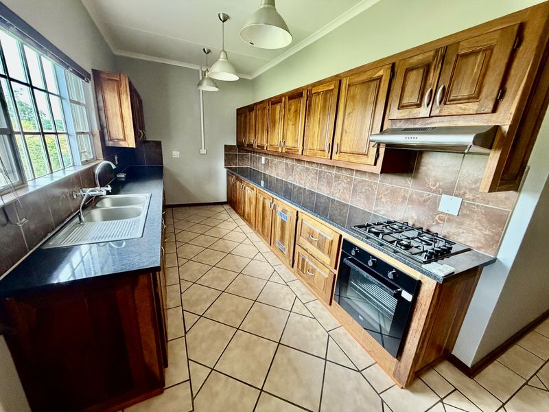3 Bedroom Upstairs Apartment For Sale in Louis Trichardt - Photo 3