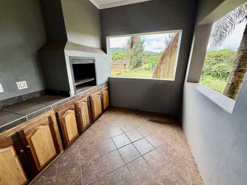 3 Bedroom Upstairs Apartment For Sale in Louis Trichardt - Photo 7
