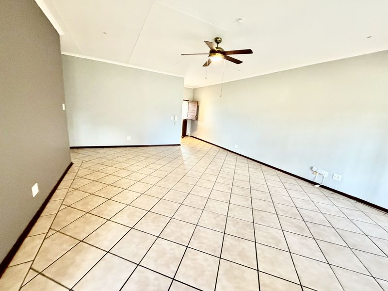 3 Bedroom Upstairs Apartment For Sale in Louis Trichardt - Photo 6