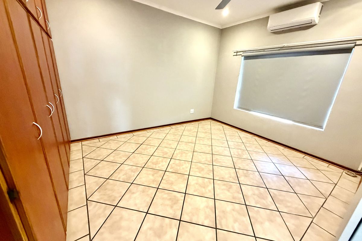 3 Bedroom Upstairs Apartment For Sale in Louis Trichardt - Photo 5