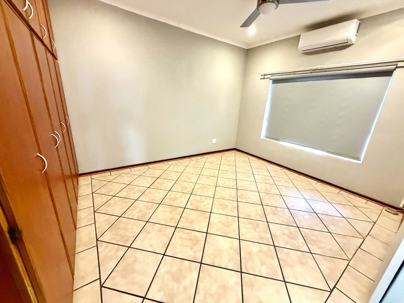 3 Bedroom Upstairs Apartment For Sale in Louis Trichardt - Photo 5