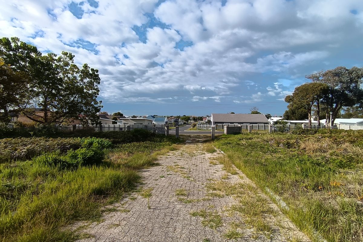 Development Opportunity – 4,461m2 Vacant Plot in Kleinmond, Overberg - Photo 2