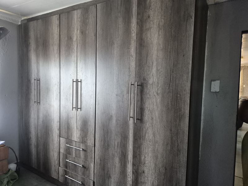 Beautifully Tiled 3 Bedroom Home with Scenic Views - Photo 9