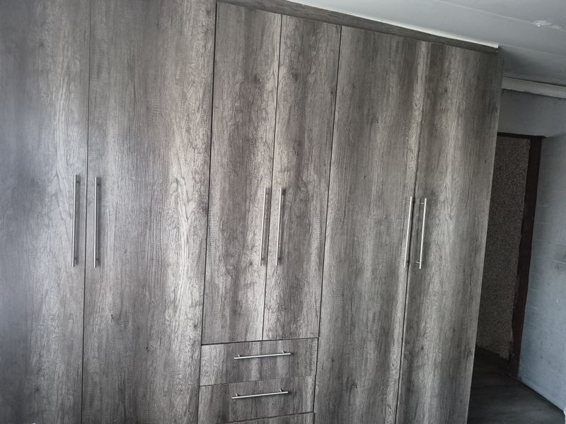 Beautifully Tiled 3 Bedroom Home with Scenic Views - Photo 8