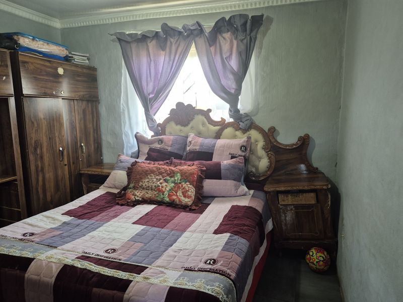 Beautifully Tiled 3 Bedroom Home with Scenic Views - Photo 7