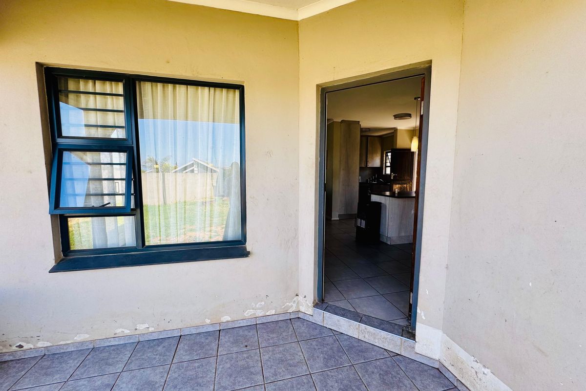 Secure and Comfortable 3-Bedroom Home for Sale in Gonubie - Photo 4