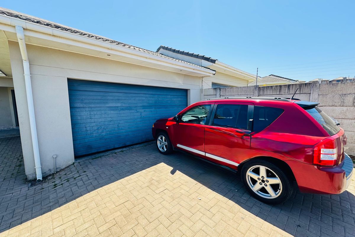 Secure and Comfortable 3-Bedroom Home for Sale in Gonubie - Photo 5