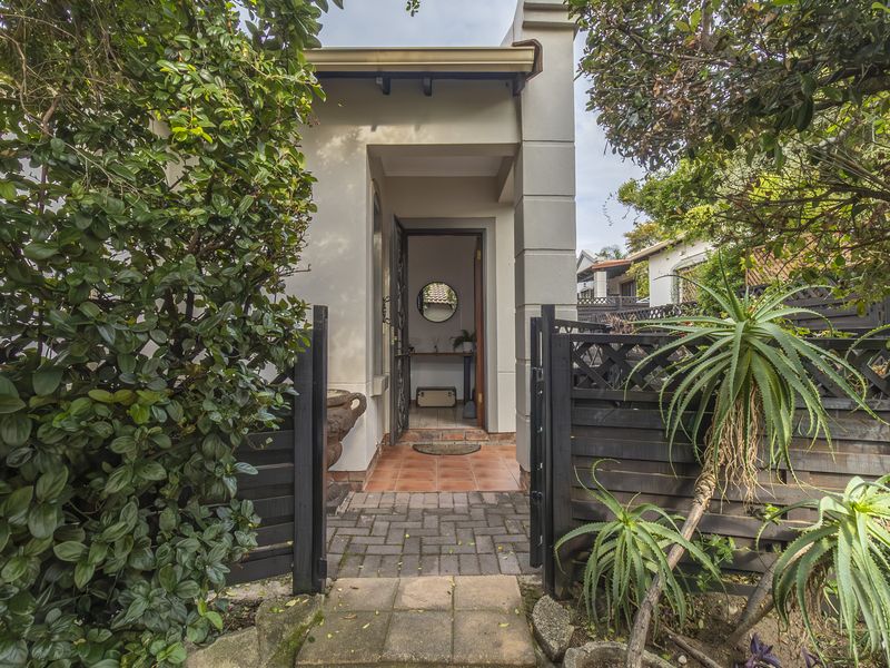 Free Standing Townhouse - Photo 3