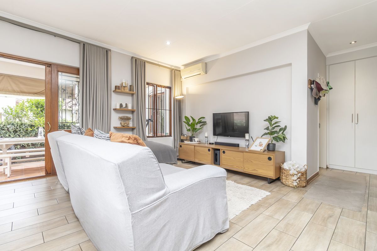 Free Standing Townhouse - Photo 5