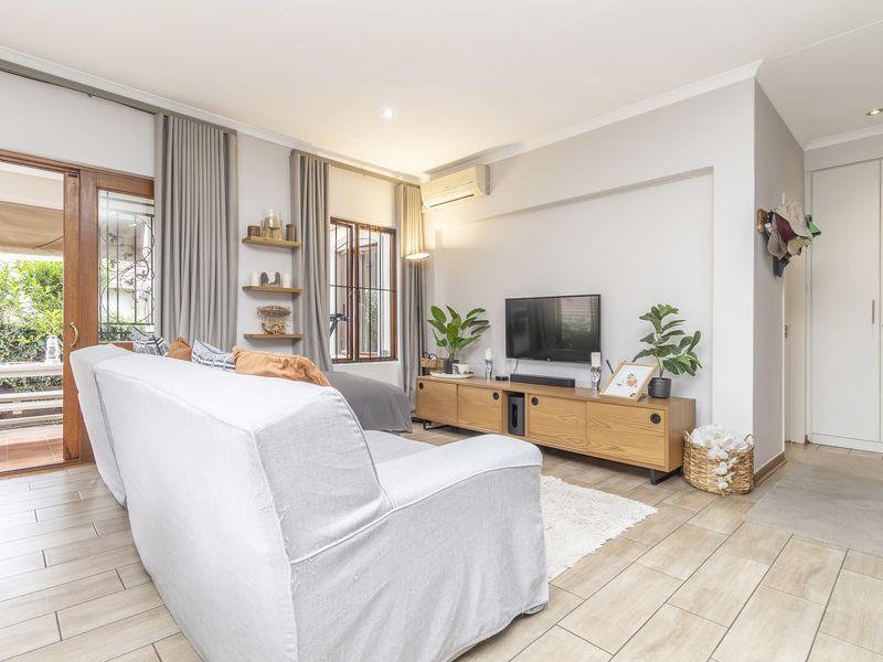 Free Standing Townhouse - Photo 5