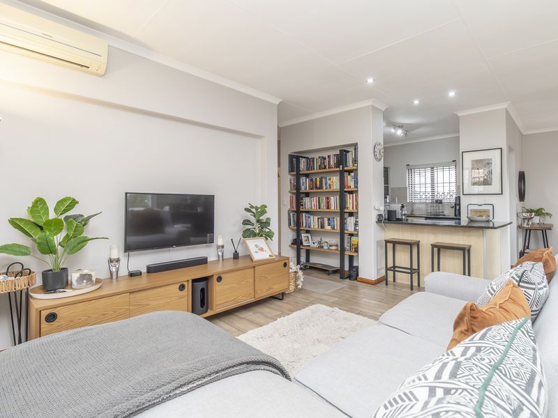 Free Standing Townhouse - Photo 7