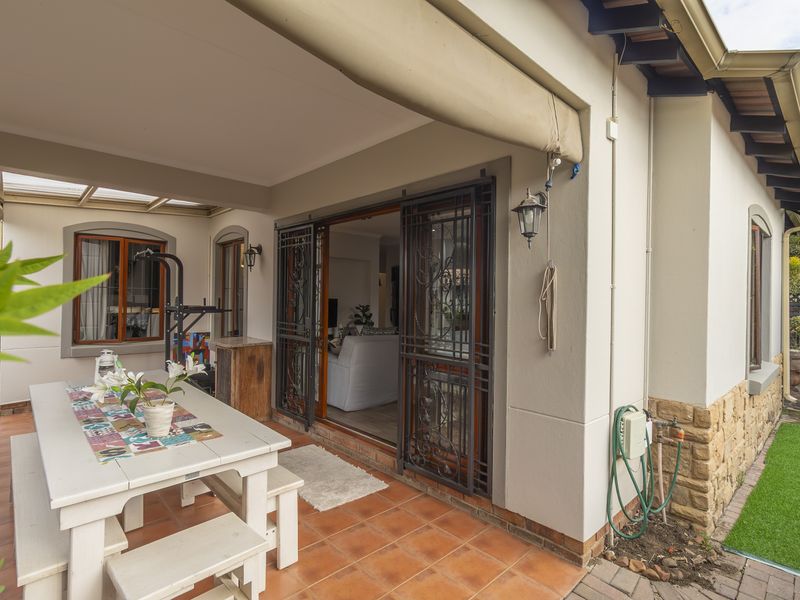 Free Standing Townhouse - Photo 2