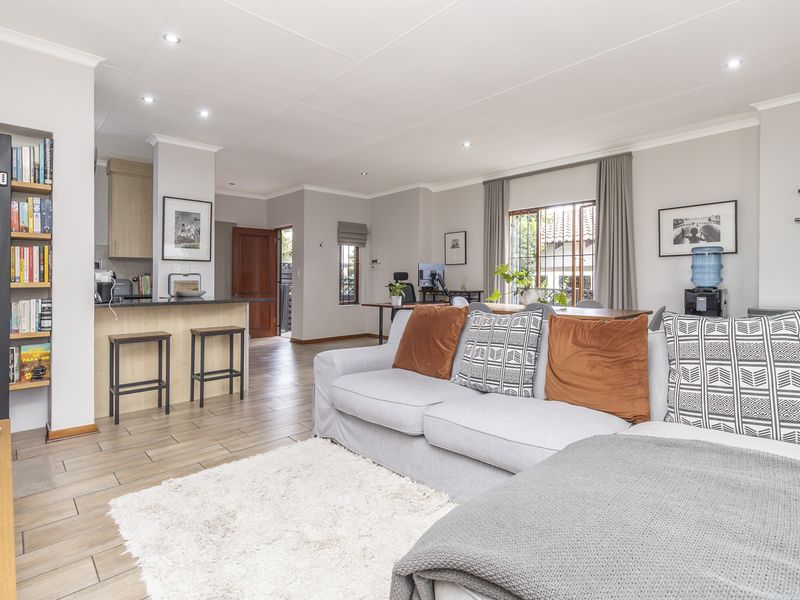 Free Standing Townhouse - Photo 6